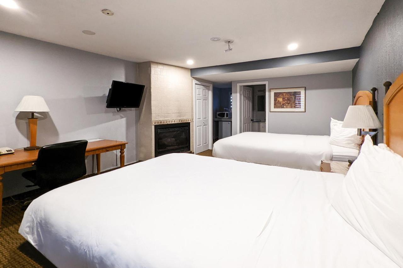 First Canada Hotel Cornwall Hwy 401 On Exteriör bild
