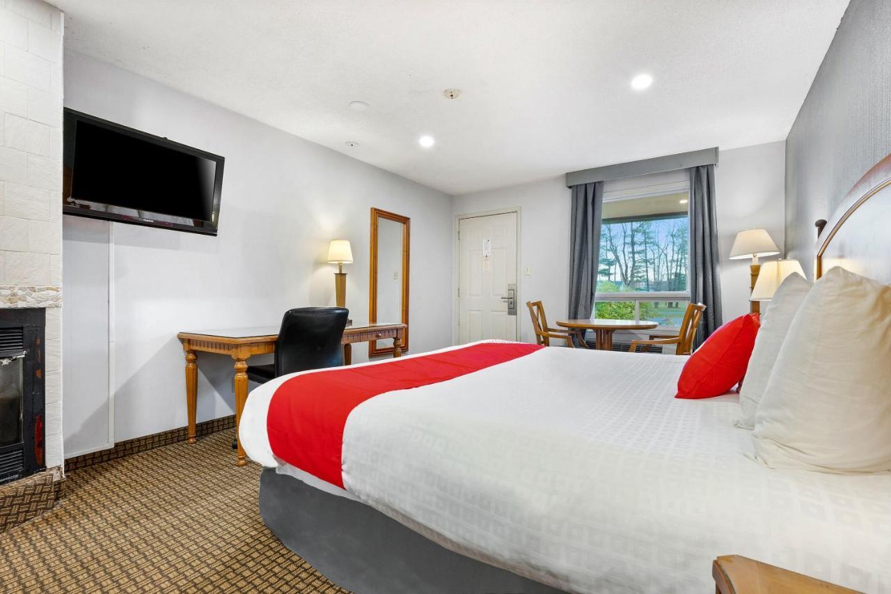 First Canada Hotel Cornwall Hwy 401 On Exteriör bild